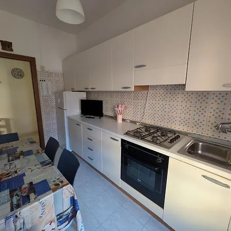Located Just Steps From The Sea * كاوْرلي