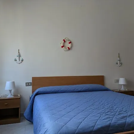 Located Just Steps From The Sea * كاوْرلي