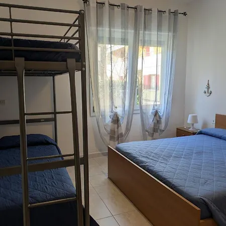 Located Just Steps From The Sea * كاوْرلي