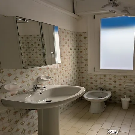 Located Just Steps From The Sea شقة