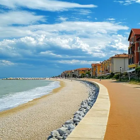 شقة Located Just Steps From The Sea