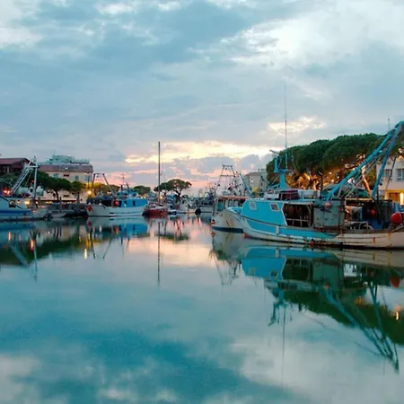 شقة Located Just Steps From The Sea